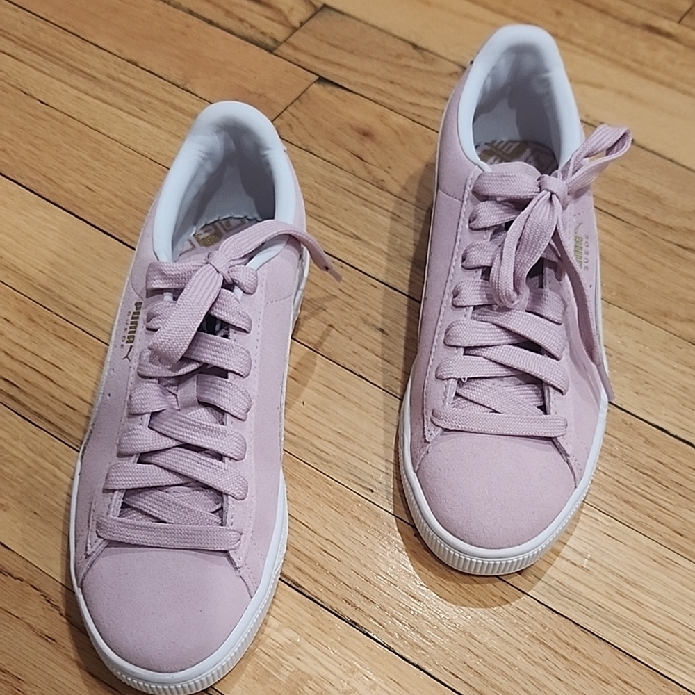 NWOT Puma suede pink - gold sneakers